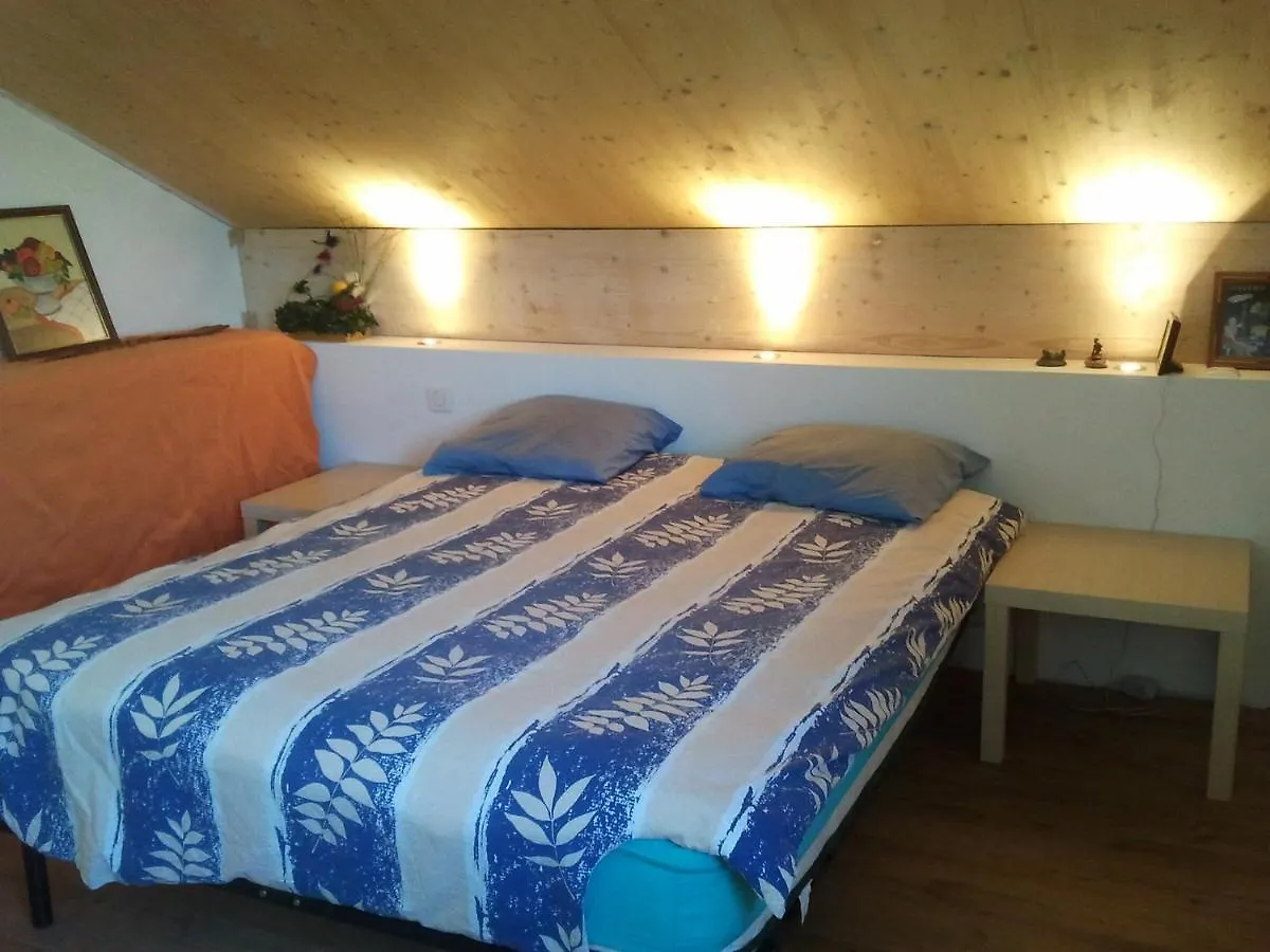 Chambre Chaleureuse chez l'habitant Peronnas 0*,  France