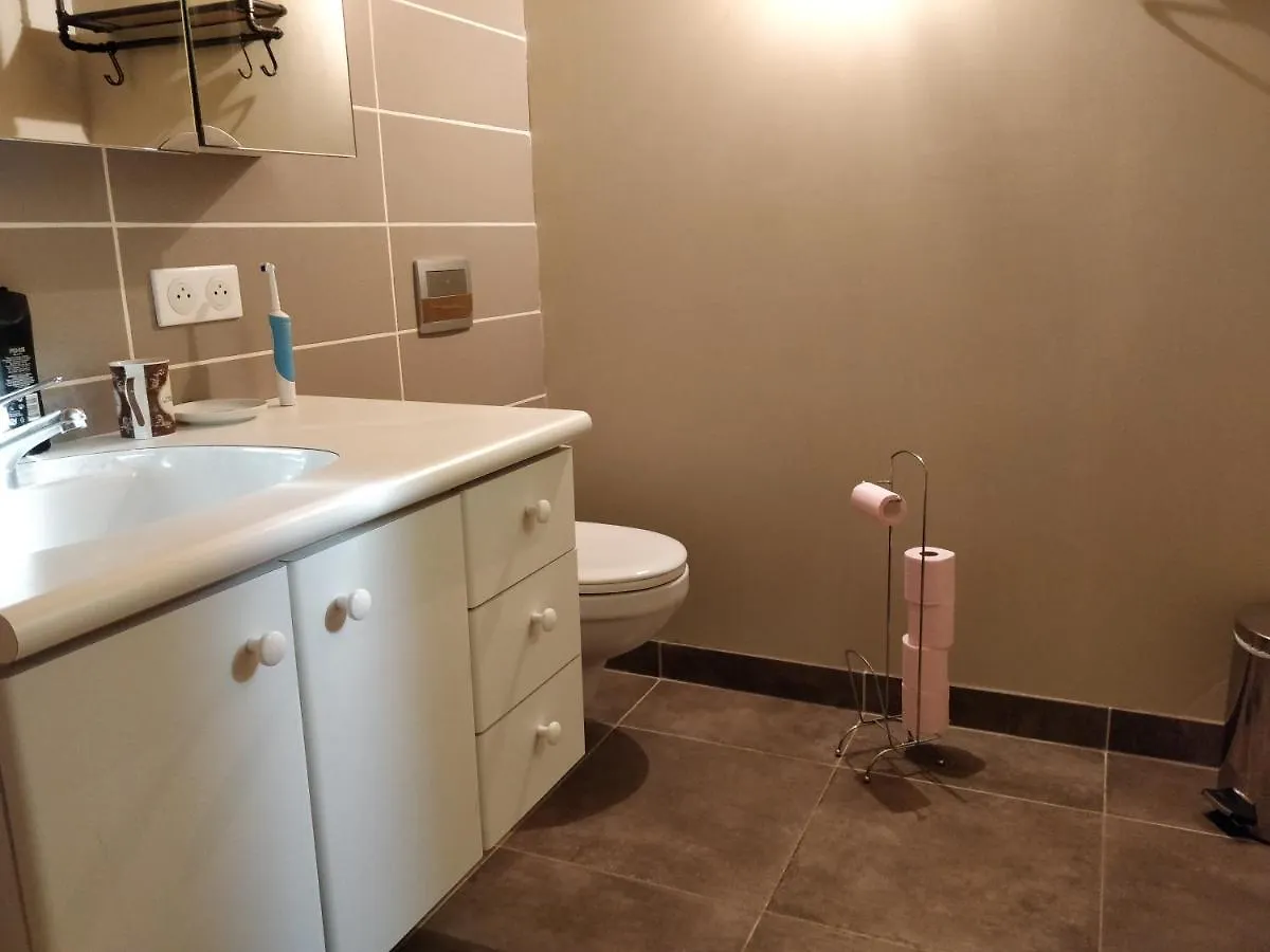 فندق مبيت وإفطار Peronnas Chambre Chaleureuse Chez L'Habitant