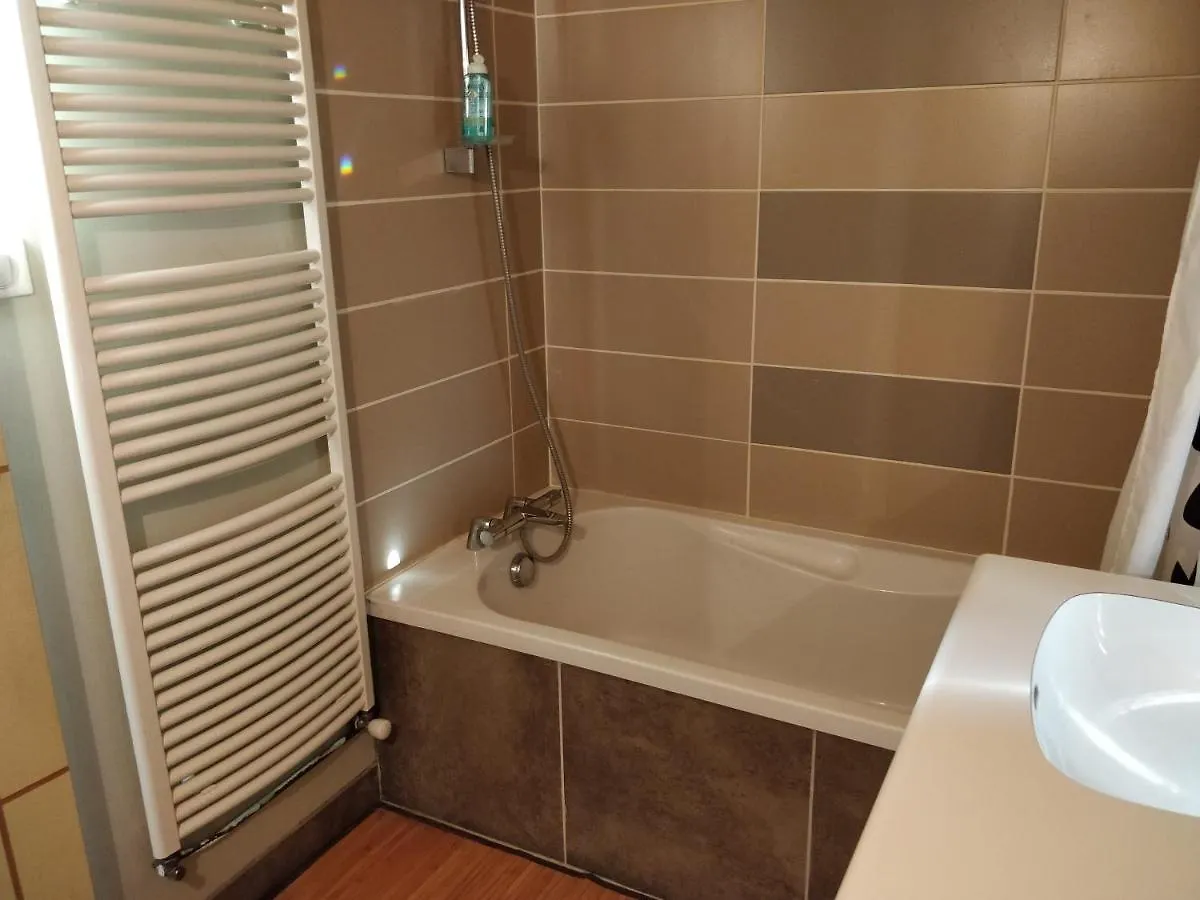 Peronnas Chambre Chaleureuse Chez L'Habitant فندق مبيت وإفطار