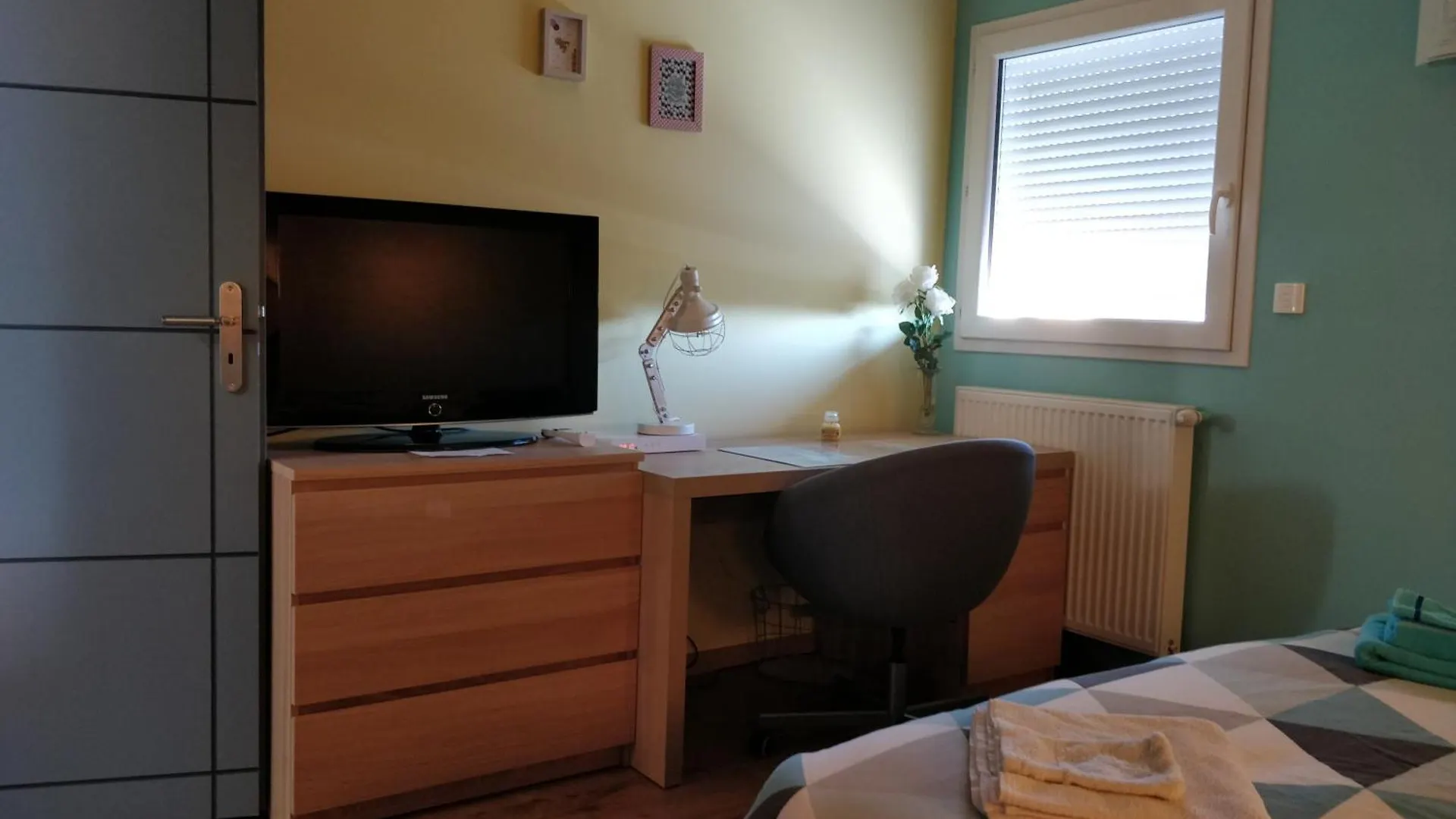 فندق مبيت وإفطار Peronnas Chambre Chaleureuse Chez L'Habitant فرنسا